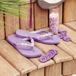 chinelo decorado botoes