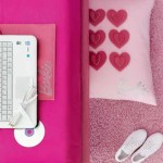 Almofada para pés e suporte de notebook estilo Barbie