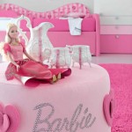 Boneca Barbie no puff, detalhes