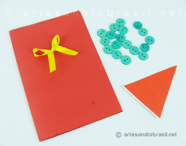 materiais-cartao-arvore-de-natal-com-botoes