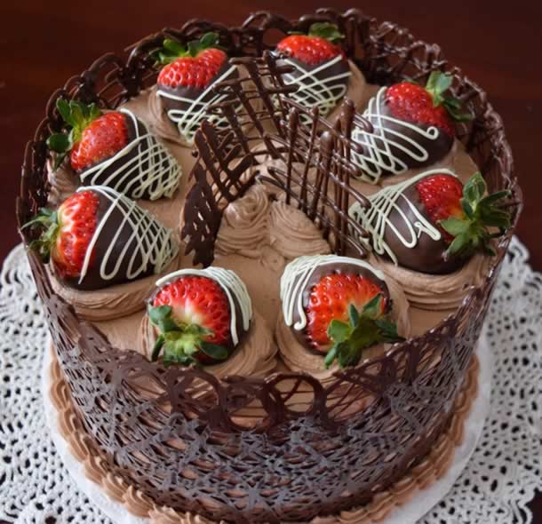 bodas-de-chocolate-bolo-morangos