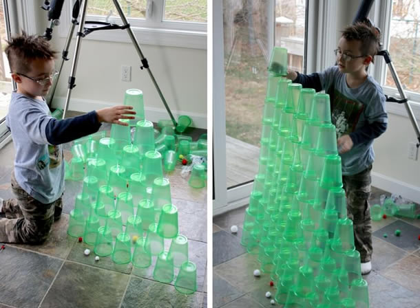 brincadeiras-de-natal-arvore-copos