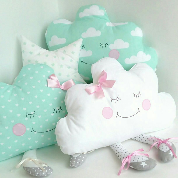 almofada-para-bebe-nuvem-pernas