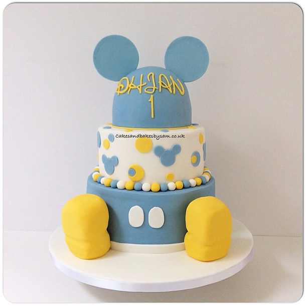 bolo-do-mickey-azul-bebe-sentado